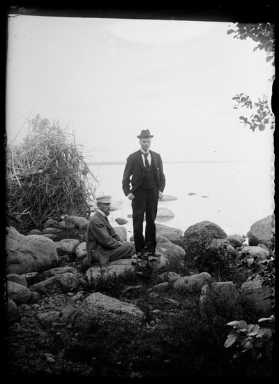 Johannes Andersin i Magnus Adrian Gadd na Midsummer Festival autorstwa Hugo Simberg