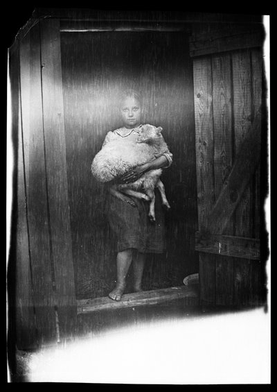 Sheep Girl, Hilma Ylä-Outinen i Bunka autorstwa Hugo Simberg