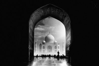 Wspaniała brama Taj Mahal autorstwa Hussain Buhligaha