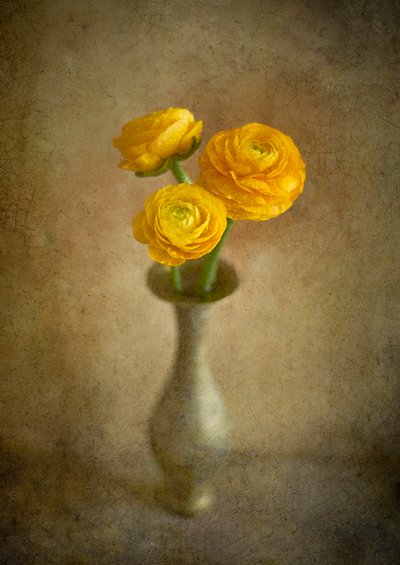 Wazon „Golden Ranunculus” autorstwa Igor Tokarev