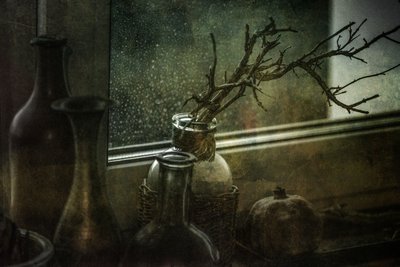 Butelki z serii „Moody Still Life” autorstwa Igor Tokarev