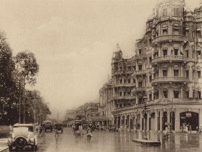 Esplanade Mansions i Government Place East z widokiem na Old Court House Street (zdjęcie czarno-białe) autorstwa Indian photographer