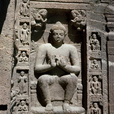 Budda, rzeźbiony posąg w jaskini 19 autorstwa Indian School