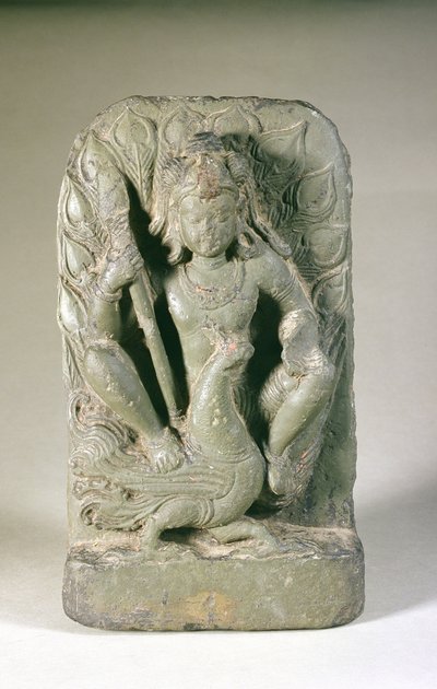 Figura Skandy ze swoim pawim, Punjab Hills (piaskowiec) autorstwa Indian School