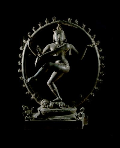 Hinduizm: przedstawienie boga Shiva Nataraja, boga tańca (Shiva Nataraja, władcy tańca) Rzeźba z brązu XII w. (XII w.) Kalkuta, muzeum indyjskie autorstwa Indian School