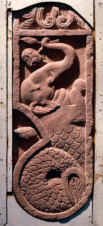 Sztuka indyjska: „” Rybi ogon słonia”” Okres Kouchane (Kushan lub Kouchan) Z Sonkh, Mathura. I wne. Mathura, Muzeum Archeologiczne autorstwa Indian School