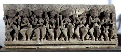 Nadproże przedstawiające Śiwę i siedem bogiń-matek, dynastia Gurjara-Pratihara, Allahabad (kamień) autorstwa Indian School