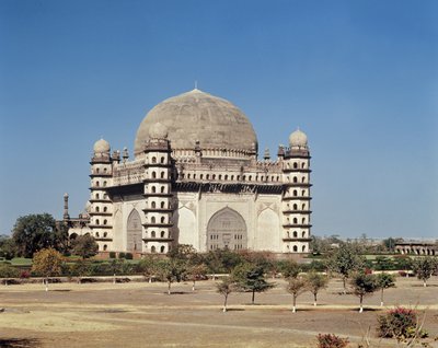 Widok na Gol Gumbaz, mauzoleum Mohammeda Adila Szacha II (1627-57) zbudowane w 1659 r. autorstwa Indian School