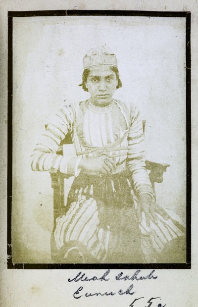 [Portret] Meah Sahub, Eunuch, ok. 1856-57 (zdjęcie czarno-białe) autorstwa Indian photographer