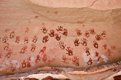 Sztuka naskalna Anasazi i innych wczesnych mieszkańców pueblo w regionie Four Co... autorstwa Ira Block