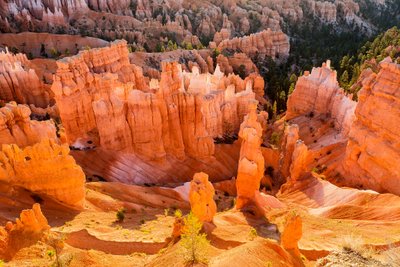Wschód słońca nad Hoodoos w Parku Narodowym Bryce Canyon, 2012 (zdjęcie ilustracyjne) autorstwa Ira Block