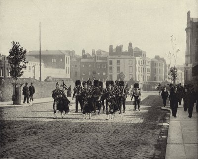 The Scots Guards, Dublin (zdjęcie czarno-białe) autorstwa Irish Photographer