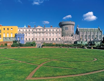 Zamek w Dublinie, widok z ogrodów autorstwa Irish School