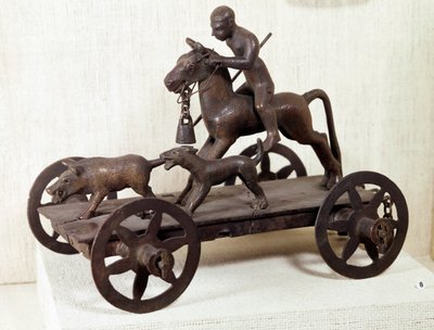 Epoka żelaza: miniaturowy czołg Merida z brązu przedstawiający scenę polowania na dziki. Z Meridy w Hiszpanii. Ciemny. 0,12x0,28m. Saint-Germain-en-Laye, Narodowe Muzeum Archeologiczne autorstwa Iron Age