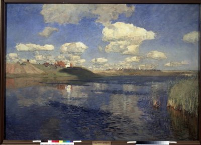 Jezioro. Widok na rozległe jezioro otoczone trzciną, na brzegach wieś i pola uprawne. Obraz Izaaka (Izaaka) Iljicza Lewitana (1860-1900), olej na płótnie autorstwa Isaak Ilyich Levitan