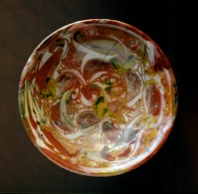 Sztuka Islamu: mała miska ceramiczna z dekoracjami warzywnymi. Z Iraku. IX wiek naszej ery. Ciemny. 13,8 cm Paryż, Musee du Louvre autorstwa Islamic School