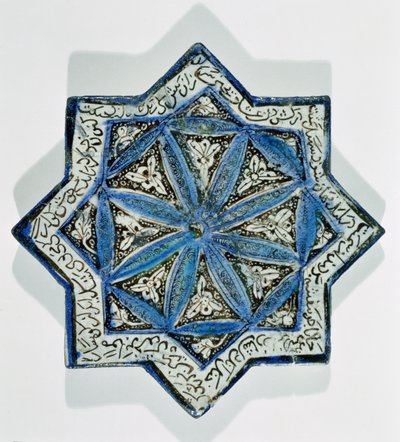Płytka w kształcie gwiazdy, nałożona na glazurę, pozłacana liśćmi w stylu Takht-e Solaiman, XIII-XIV w. (ceramika) autorstwa Islamic School