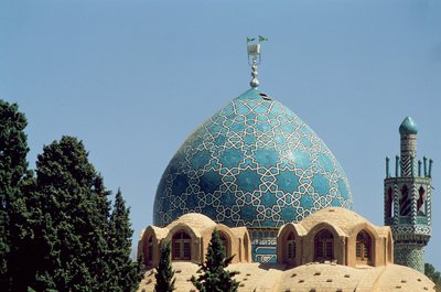 Turkusowa kafelkowa kopuła Mauzoleum Szacha Nematollaha Valiego, zbudowana w latach 1330-1430 autorstwa Islamic School