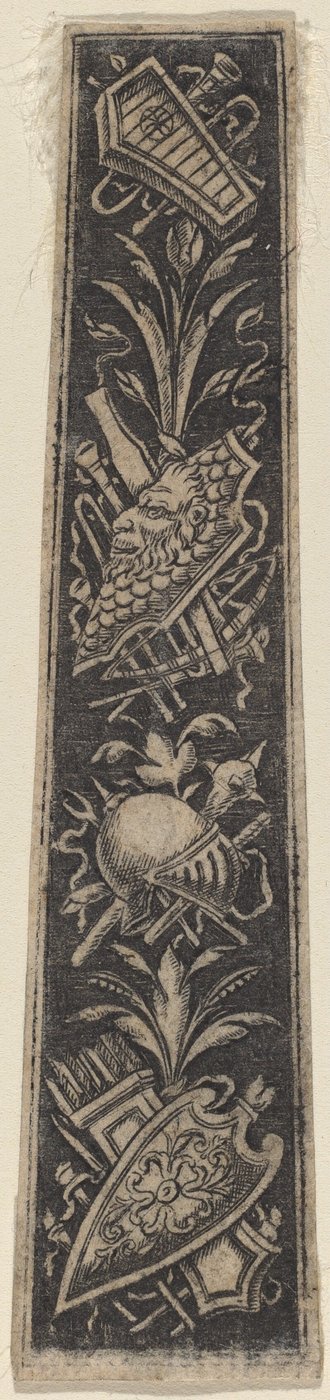 Talerz ozdobny ze zbroją i instrumentami muzycznymi autorstwa Italian 18th or 19th Century