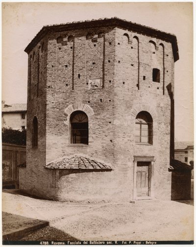 Baptysterium Neonowego lub prawosławnego baptysterium, Rawenna, Emilia-Romania, Włochy, fot. Pietro Poppi, Bolonia, ok. 1900 autorstwa Italian Photographer