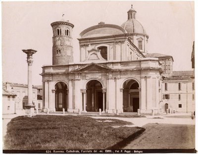 Katedra Zmartwychwstania Pańskiego Jezusa Chrystusa, Rawenna, Emilia-Romania, Włochy, fot. Pietro Poppi, Bolonia, ok. 1900 autorstwa Italian Photographer