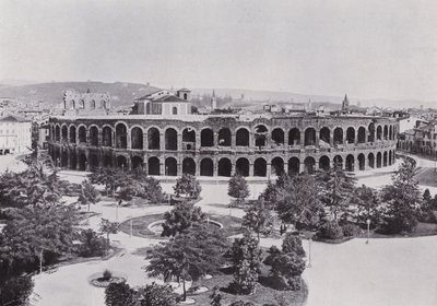 Włochy: Werona, arena rzymska (zdjęcie czarno-białe) autorstwa Italian Photographer