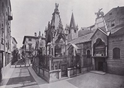Włochy: Werona, grób Scaligera (zdjęcie czarno-białe) autorstwa Italian Photographer