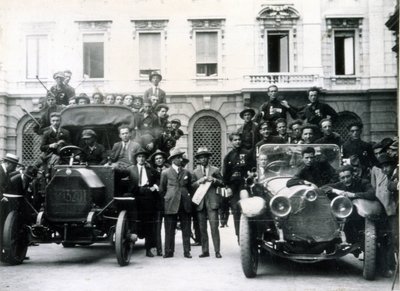 Mediolan, 3 i 4 sierpnia 1922. Reakcja faszystów na strajk. Zespoły akcji na Placu Scala. autorstwa Italian Photographer