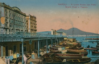 Neapol - widok na Grand Hotel Santa Lucia i Wezuwiusz. Pocztówka wysłana w 1913 roku. autorstwa Italian Photographer