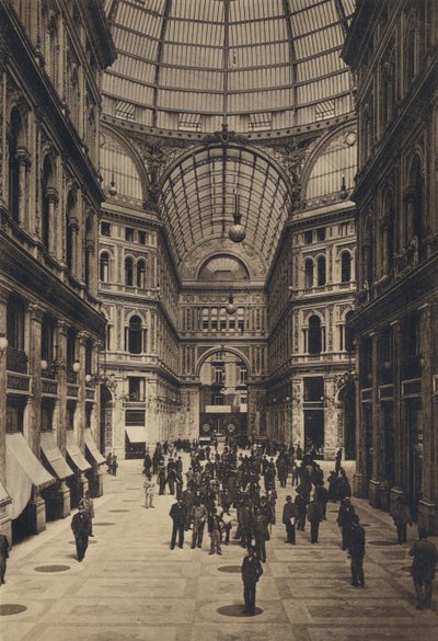 Neapol: Interno Galleria Umberto I (zdjęcie czarno-białe) autorstwa Italian Photographer