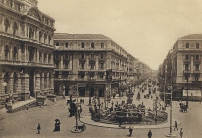Neapol: Piazza Della Borsa i Rettifilo Corso Umberto I (zdjęcie czarno-białe) autorstwa Italian Photographer