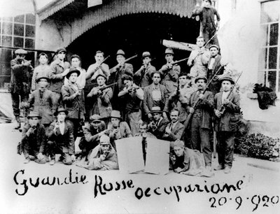 Zajęcie fabryki przez włoskich komunistów w 1920 r. autorstwa Italian Photographer