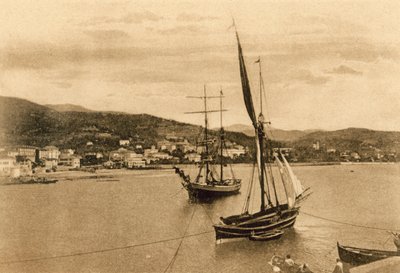 Sanremo, wille i hotele na wschodzie (zdjęcie czarno-białe) autorstwa Italian Photographer
