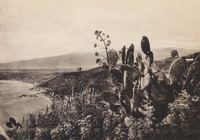 Taormina, widok na Etnę (zdjęcie czarno-białe) autorstwa Italian Photographer