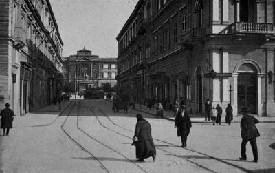 Taranto, Via Archita, Biurowiec (zdjęcie czarno-białe) autorstwa Italian Photographer