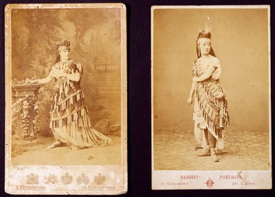 Teresa Stolz i Antonietta Pozzoni w kostiumach dla Aidy (odbitka żelatynowo-srebrowa) autorstwa Italian Photographer