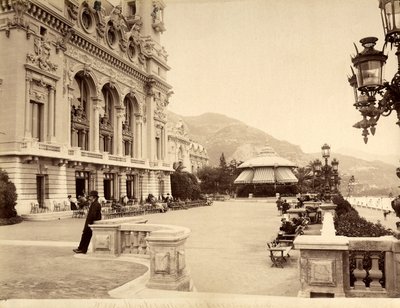 Taras nad brzegiem morza w pobliżu kasyna Monte Carlo w Monako autorstwa Italian Photographer