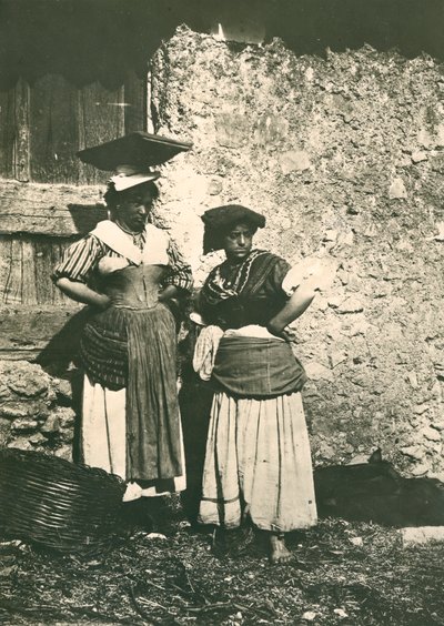 Dwóch rolników z rzymskiej wsi w tradycyjnych strojach, Włochy, ok. 1910 r. autorstwa Italian Photographer