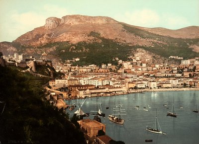 Widok na miasto Monako, z widokiem na zatokę o tej samej nazwie, w Księstwie Monako, we Francji autorstwa Italian Photographer