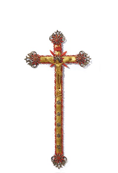 Krucyfiks, Trapani, pierwsza połowa XVII w. (pozłacana miedź, brąz, srebro i koral) autorstwa Italian School