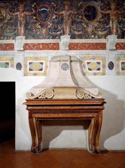 Kominek z inicjałami F.II.M.M.V oznaczającymi Federigo Gonzagę II Marcheza z Mantui, powyżej ozdobny fryz z różnymi odciskami z herbu Gonzaga, 1528 (fryz) autorstwa Italian School