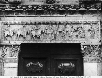 Architraw portalowy przedstawiający „Adorację Trzech Króli”, kościół Sant