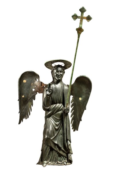 Św. Gabriel Archanioł trzymający krzyż procesyjny, XII w. figura z brązu, Krzyż z 1369 r. autorstwa Italian School