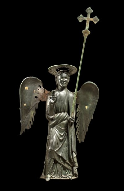 Św. Gabriel Archanioł trzymający krzyż procesyjny, XII w. figura z brązu, Krzyż z 1369 r. autorstwa Italian School