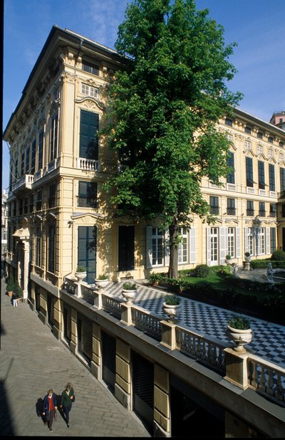 Widok na Pałac (Palazzo) Bianco (lub Pałac Luca Grimaldi) zbudowany w 1530 i 1540 w Genes (Genova), Włochy autorstwa Italian School