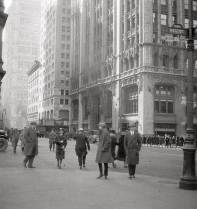 Lower Broadway, Nowy Jork, USA, XX wiek autorstwa J. Dearden Holmes