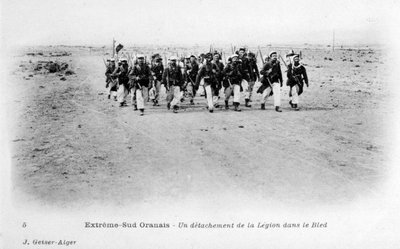 Oddział francuskiej Legii Cudzoziemskiej na Saharze, Algieria, ok. 1905 r. autorstwa J. Geiser