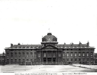 Fasada i kopuła Ecole Militaire, zbudowana w latach 1751-73 autorstwa Jacques-Ange Gabriel