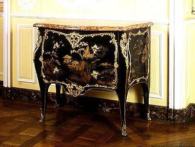 Komoda w stylu Ludwika XV, 1723-74 (lakierowane drewno) autorstwa Jacques Dubois