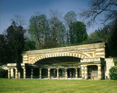 Francja, Chatou (Yvelines): Nymphee de Soufflot zbudowana, by pomieścić źródło. Architektura Soufflot (architekta Panteonu) w latach 1774-1777. autorstwa Jacques Germain Soufflot